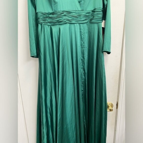 Mac Duggal 55245 Size 14 Emerald Long Sleeve Ruched Waist A-Line Slit Gown NWOT - Picture 4 of 16